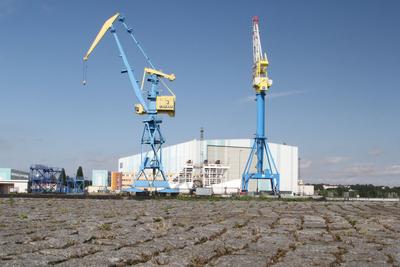 Blick am Freitag (12.07.2024) in der Hansestadt Wismar (Nordwestmecklenburg) auf die Firma Thyssenkrupp Marine Systems (-stock-foto