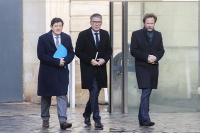 Talks with political leaders to form a new government-stock-photo