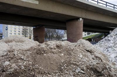 Abrissarbeiten an der Carolabr?cke-stock-photo