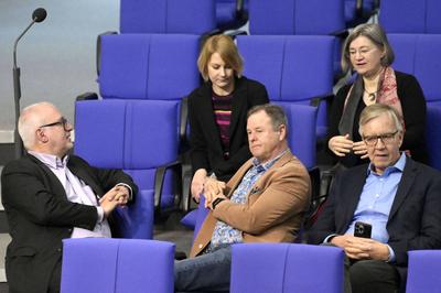 Matthias W. Birkwald, Nicole Gohlke, Christian G?rke, Anke Domscheit-Berg und Dietmar Bartsch in der 147. Sitzung des De-stock-foto