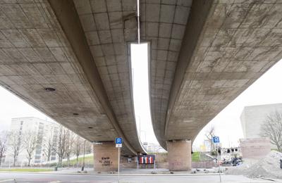Aktueller Stand der Abrissarbeiten an Zug C der Carolabr?cke.die Abrissarbeiten am Zug C der Carolabr?cke sind in der ve-stock-foto