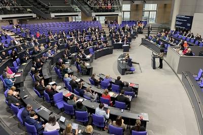 News Bilder des Tages Berlin, Deutschland, 19.12.2024: Deutscher Bundestag: 207. Bundestagssitzung: Bundestagsdebatte ?b-stock-photo
