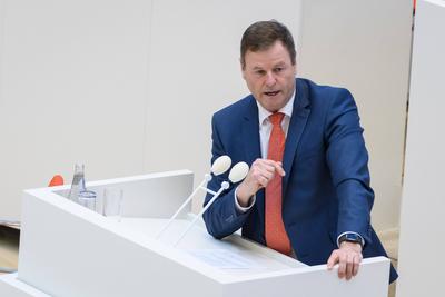 Potsdam, Sitzung des Landtags Brandenburg Deutschland, Potsdam - 26.02.2020: Im Bild ist Christian G?rke (Die Linke) w?-stock-photo