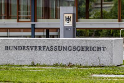 Entscheidung des Bundesverfassungsgericht ?ber die Erh?hung des Rundfunkbeitrages Das Bundesverfassungsgericht in Karlsr-stock-foto