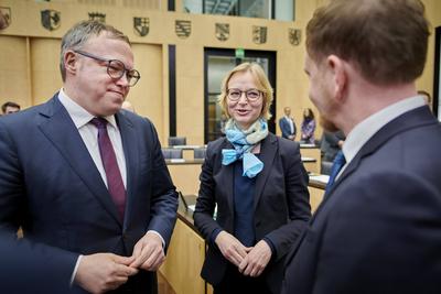 1050. Sitzung des Bundesrates -  Mario Voigt + Katja Wolf + Michael Kretschmer-stock-foto