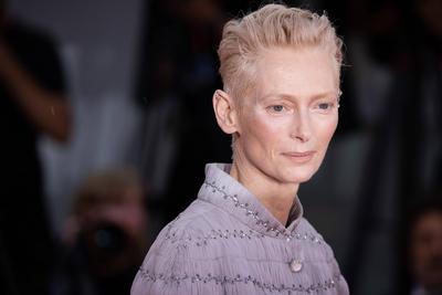 News - The Room Next Door - Red Carpet - The 81st Venice International Film Festival Tilda Swinton attends the The Room-stock-foto