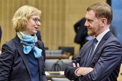 1050. Sitzung des Bundesrates - Katja Wolf + Michael Kretschmer-stock-foto