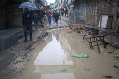Palestinians inspect the destruction after Israeli army construction equipment digs roads and damages-stock-foto