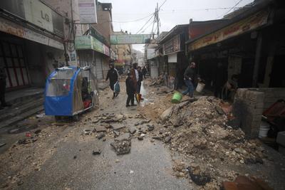 Palestinians inspect the destruction after Israeli army construction equipment digs roads and damages-stock-foto