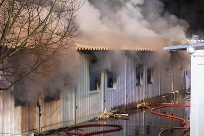 Brand in Asylunterkunft ausgebrochen ? Zahlreiche Rettungskr?fte im Einsatz-stock-foto
