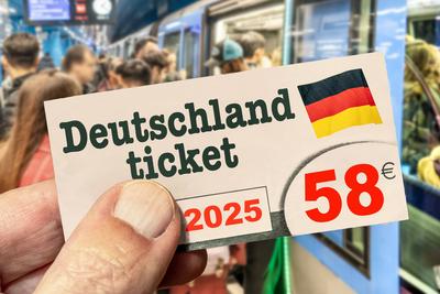 Deutschlandticket in Gefahr durch Ampel-Aus, Symbolfoto, M?nchen, November 2024 Deutschland, M?nchen, November 2024, Deu-stock-foto