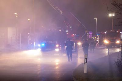 Brand in Asylunterkunft ausgebrochen ? Zahlreiche Rettungskr?fte im Einsatz-stock-foto