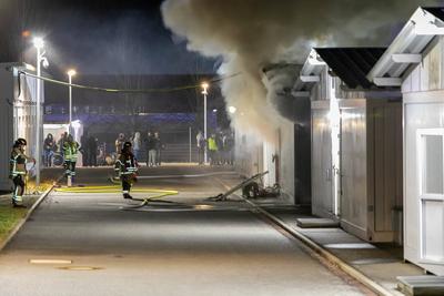Brand in Asylunterkunft ausgebrochen ? Zahlreiche Rettungskr?fte im Einsatz-stock-foto