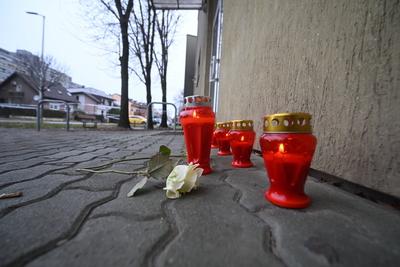 Croatia, Zagreb, 20.12.2024 - Citizens light candles and leave messages for the victims of the attack in OS Precko-stock-foto