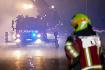 Brand in Asylunterkunft ausgebrochen ? Zahlreiche Rettungskr?fte im Einsatz-stock-foto