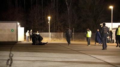 Brand in Asylunterkunft ausgebrochen ? Zahlreiche Rettungskr?fte im Einsatz-stock-foto