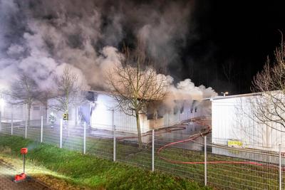 Brand in Asylunterkunft ausgebrochen ? Zahlreiche Rettungskr?fte im Einsatz-stock-foto