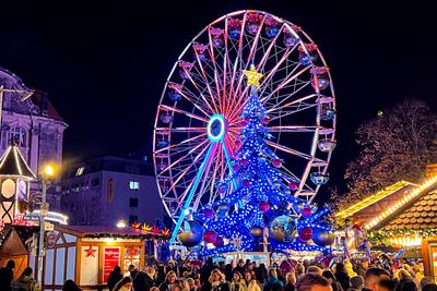 Riesenrad auf dem Weihnachtsmarkt 2024 in Magdeburg (Sachsen Anhalt) *** Ferris wheel at the 2024 Christmas market in Ma-stock-foto
