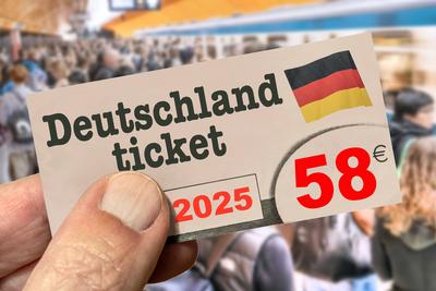 Preiserh?hung beim Deutschlandticket auf 58 Euro, September 2024 Deutschland, M?nchen, September 2024, Deutschlandticket-stock-foto