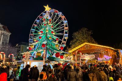 Riesenrad auf dem Weihnachtsmarkt 2024 in Magdeburg (Sachsen Anhalt) *** Ferris wheel at the 2024 Christmas market in Ma-stock-foto