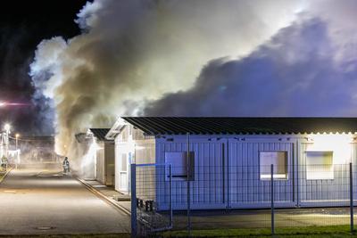 Brand in Asylunterkunft ausgebrochen ? Zahlreiche Rettungskr?fte im Einsatz-stock-foto