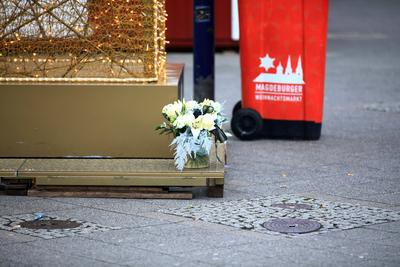 Bundeskanzler Scholz besucht Ort des Anschlages auf dem Magdeburger Weihnachtsmarkt-stock-photo