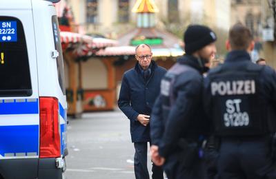 Bundeskanzler Scholz besucht Ort des Anschlages auf dem Magdeburger Weihnachtsmarkt-stock-photo