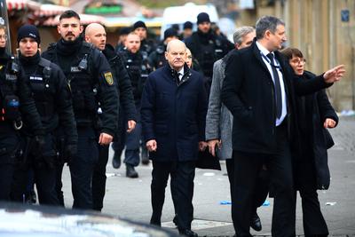 Bundeskanzler Scholz besucht Ort des Anschlages auf dem Magdeburger Weihnachtsmarkt-stock-photo