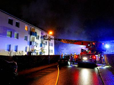 Wohnungsbrand in Langenhagen In der Uhlandstra?e in Langenhagen-Wiesenau brannte am fr?hen Samstagmorgen eine Wohnung vo-stock-foto