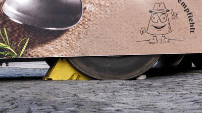 Nach dem Weihnachtsmarktanschlag kommt die Gro?e Frage der Sicherheit der M?rkte auf. ?berall in Deutschland gibt es tau-stock-foto