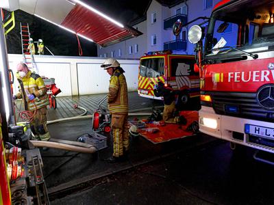 Wohnungsbrand in Langenhagen In der Uhlandstra?e in Langenhagen-Wiesenau brannte am fr?hen Samstagmorgen eine Wohnung vo-stock-foto