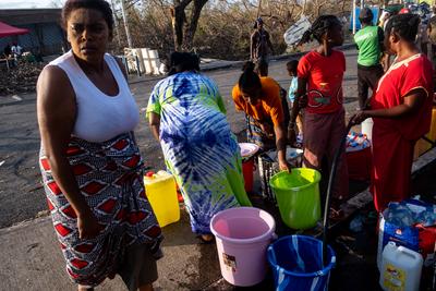 MAYOTTE, cyclone Chido-stock-foto
