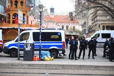 Bundeskanzler Scholz besucht Ort des Anschlages auf dem Magdeburger Weihnachtsmarkt-stock-photo