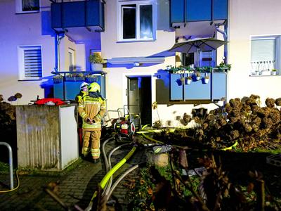 Wohnungsbrand in Langenhagen In der Uhlandstra?e in Langenhagen-Wiesenau brannte am fr?hen Samstagmorgen eine Wohnung vo-stock-foto