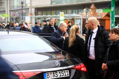 Bundeskanzler Scholz besucht Ort des Anschlages auf dem Magdeburger Weihnachtsmarkt-stock-photo