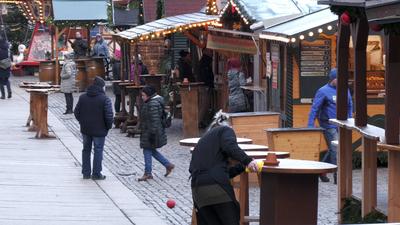 Nach dem Weihnachtsmarktanschlag kommt die Gro?e Frage der Sicherheit der M?rkte auf. ?berall in Deutschland gibt es tau-stock-foto
