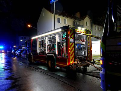 Wohnungsbrand in Langenhagen In der Uhlandstra?e in Langenhagen-Wiesenau brannte am fr?hen Samstagmorgen eine Wohnung vo-stock-foto