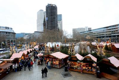 DEU, Weihnachtsmarkt auf dem Breitscheidplatz,-stock-foto