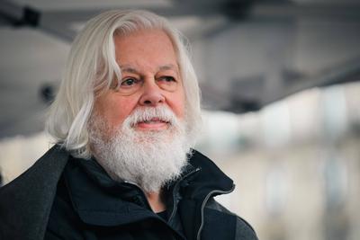 Paul Watson celebre sa liberation a Paris-stock-photo