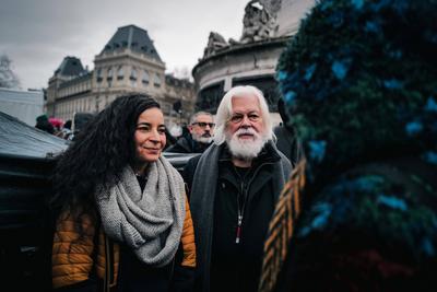 Paul Watson celebre sa liberation a Paris-stock-photo