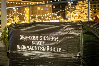 590.. Dresdner Striezelmarkt-stock-photo