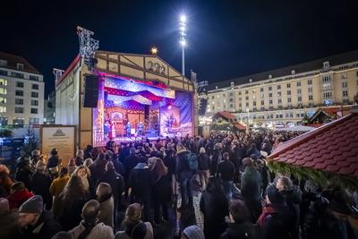 590.. Dresdner Striezelmarkt-stock-photo