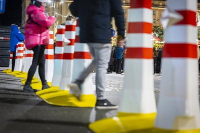 590.. Dresdner Striezelmarkt-stock-photo