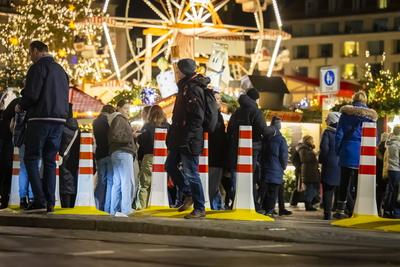 590.. Dresdner Striezelmarkt-stock-photo