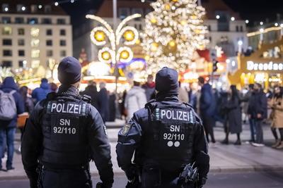 590.. Dresdner Striezelmarkt-stock-photo