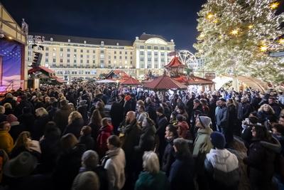 590.. Dresdner Striezelmarkt-stock-photo