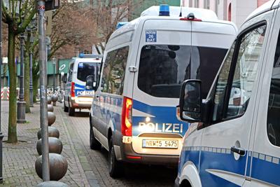 Attentate auf Weihnachtsm?rkten Der Internationale Weihnachtsmarkt in Essen einen Tag nach dem Attentat in Magdeburg mit-stock-foto