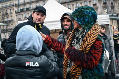 Paul Watson celebre sa liberation a Paris-stock-photo