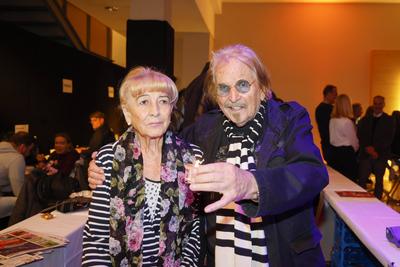 Berlin, Frank Zander richtet Weihnachtsessen f?r Obdachlose aus Frank Zander mit Ehefrau Evi bei Frank Zanders 30. Weihn-stock-foto