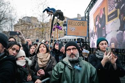 Paul Watson celebre sa liberation a Paris-stock-photo